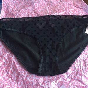 1 pair Victoria’s Secret hip-hugger/hipster panty